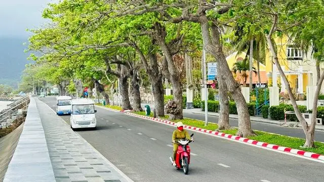 Cải tạo vỉa hè đường Phạm Hùng