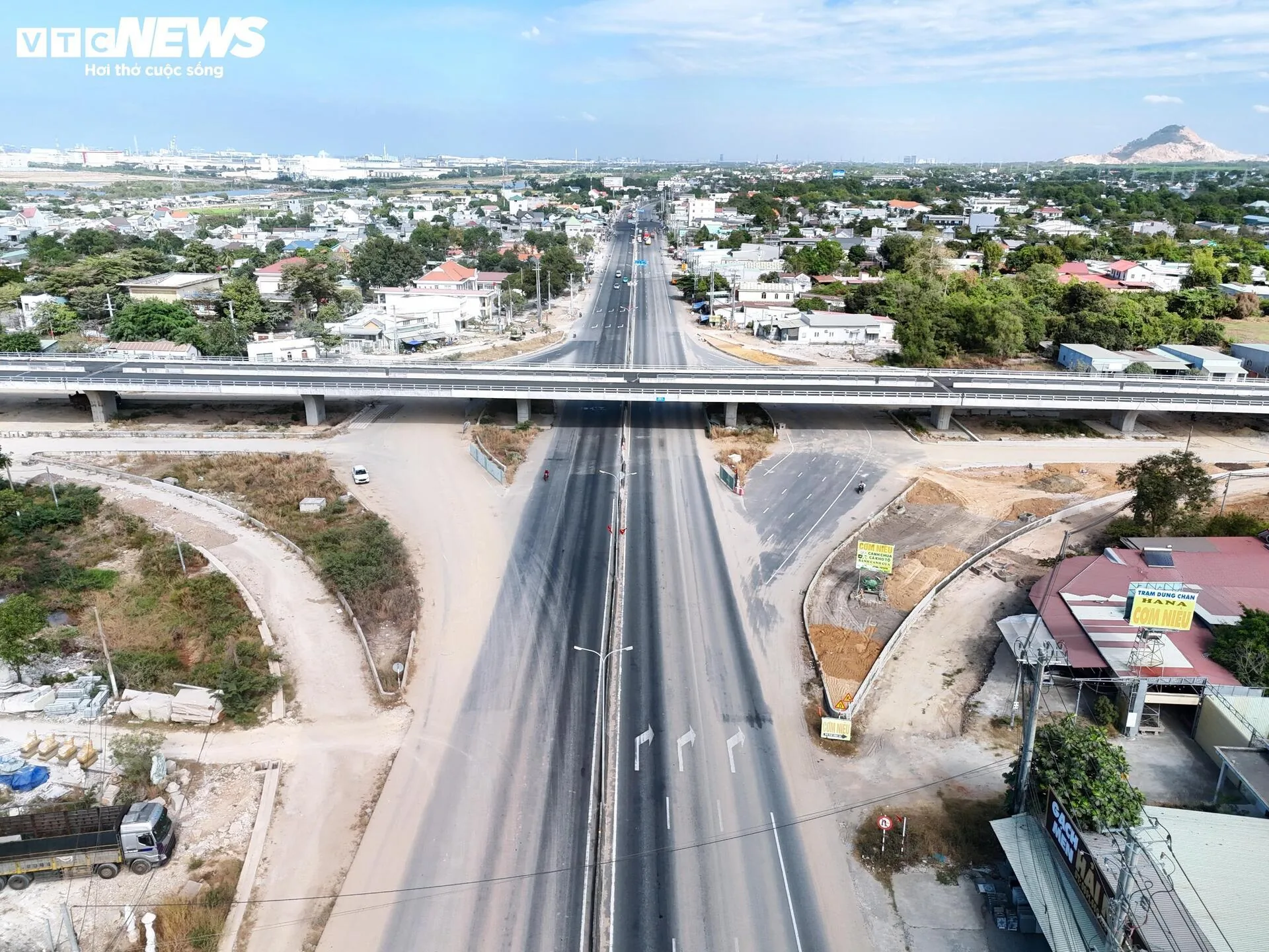 Đường 991B từ Quốc lộ 51 đến Hạ lưu cảng Cái Mép